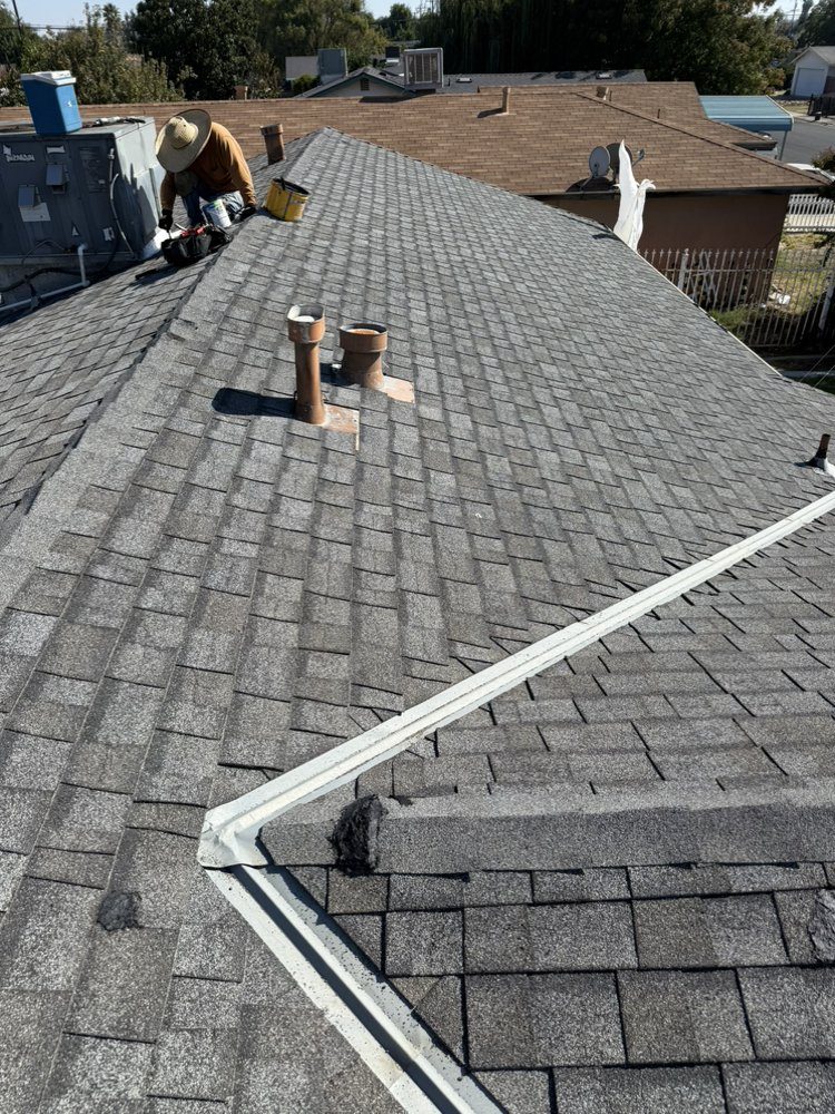 Commercial and residential roofing: shingle roof with edge flashing
